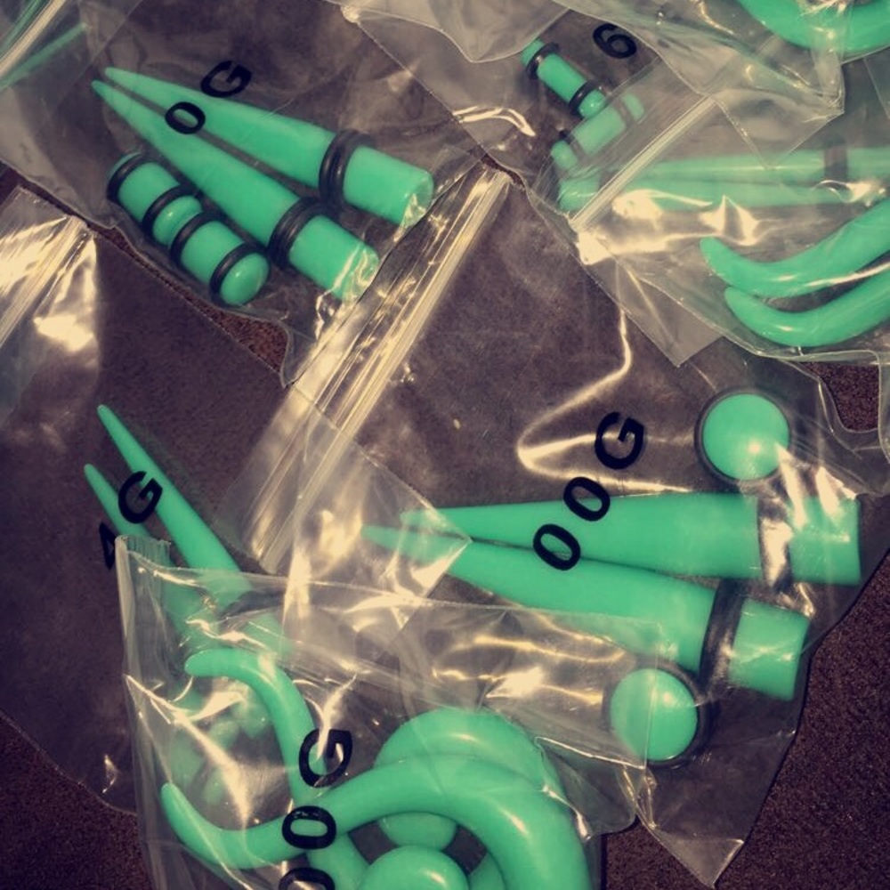 Ear stretching kit
